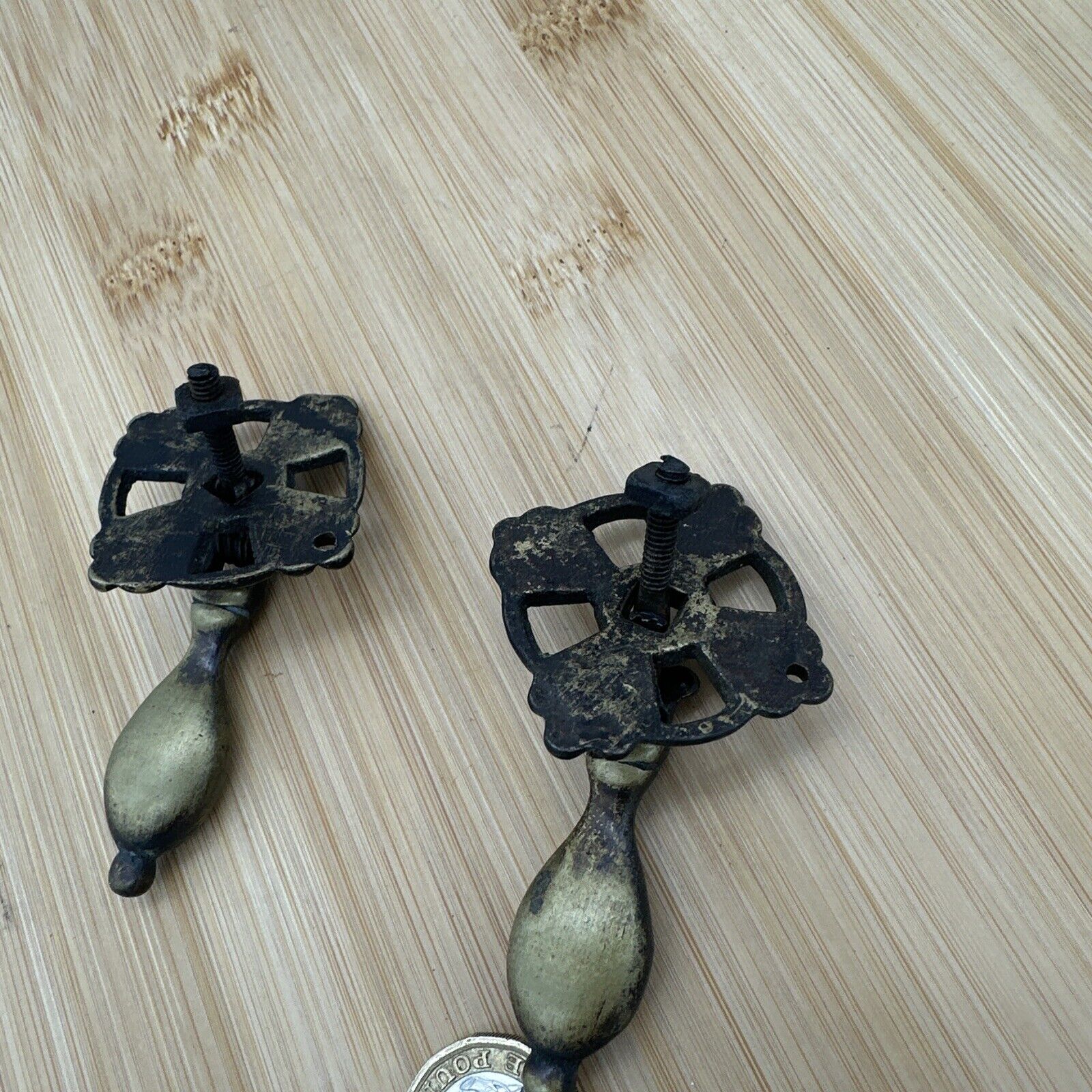 2x Antique Brass Tear Drop Pull Handle Drawer Pull & Backplates, Vintage