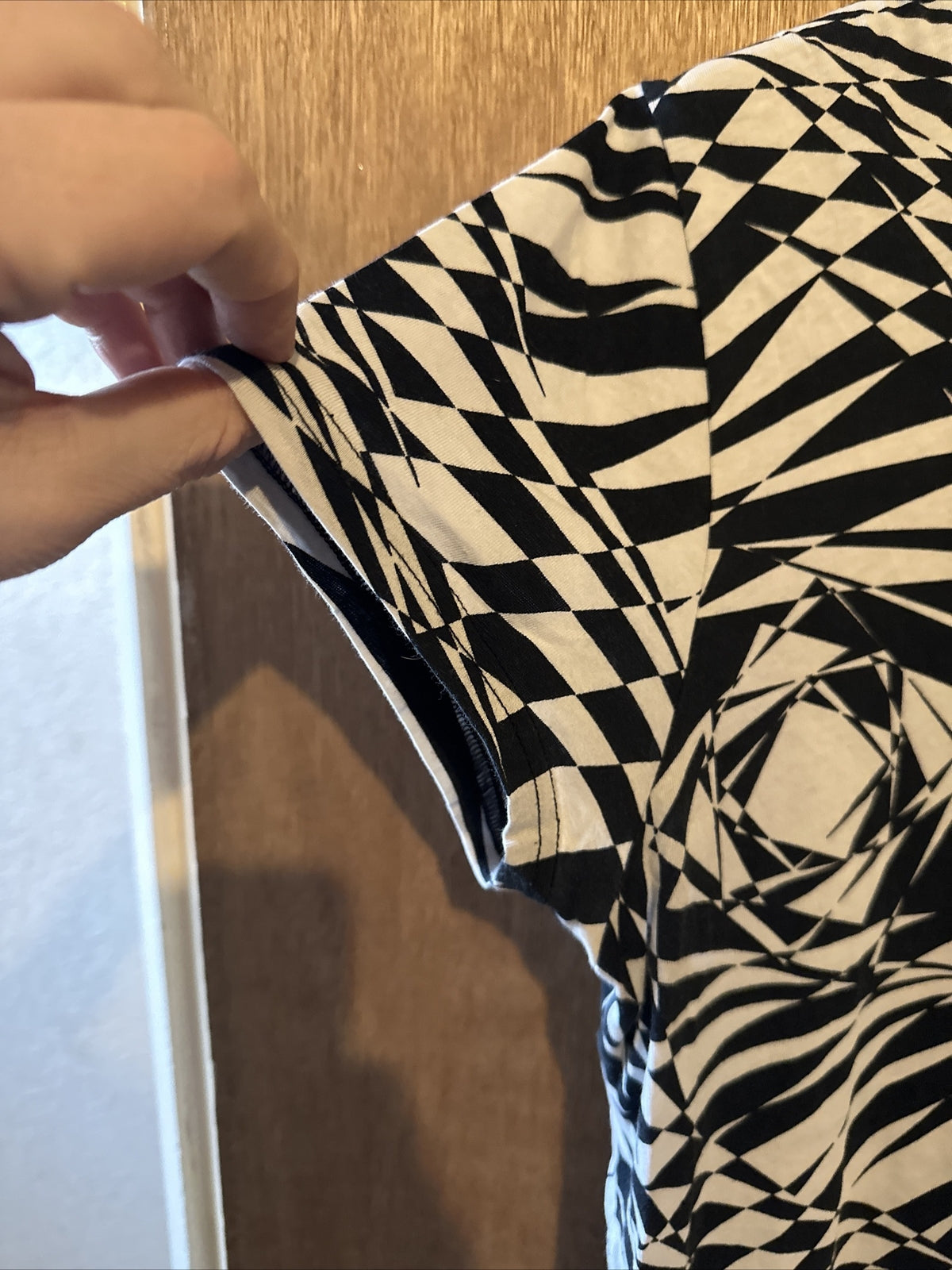 VERSACE FOR H&M Abstract Lines Print T-Shirt size Large
