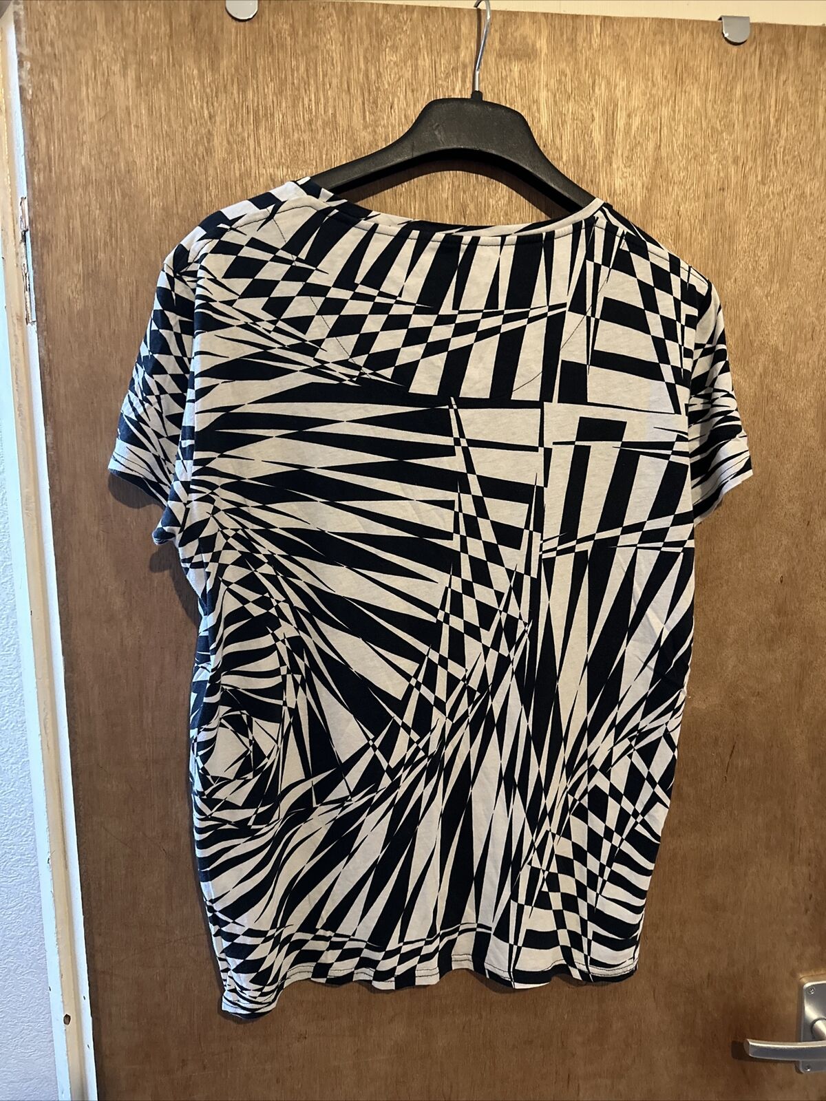VERSACE FOR H&M Abstract Lines Print T-Shirt size Large