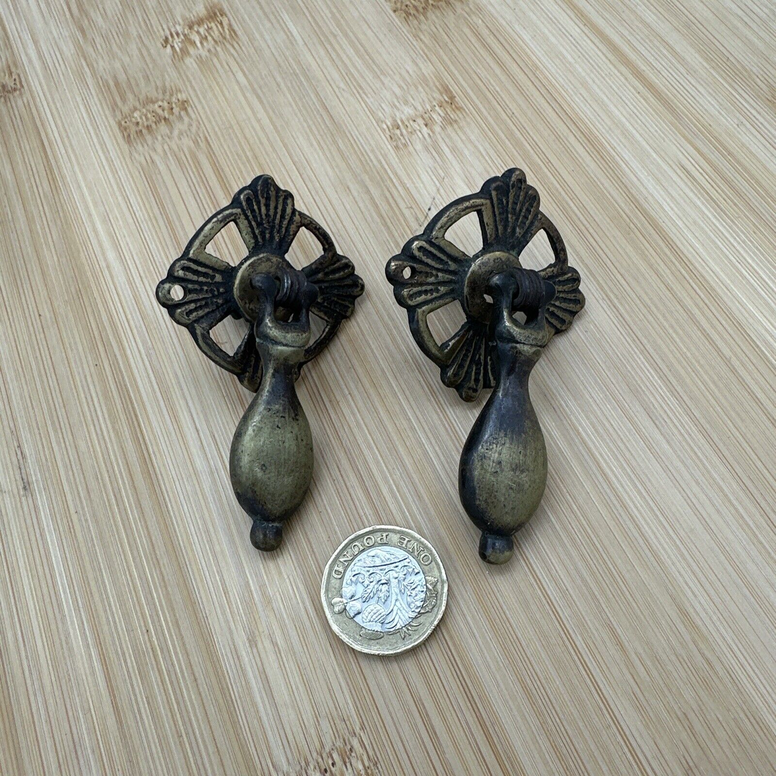2x Antique Brass Tear Drop Pull Handle Drawer Pull & Backplates, Vintage