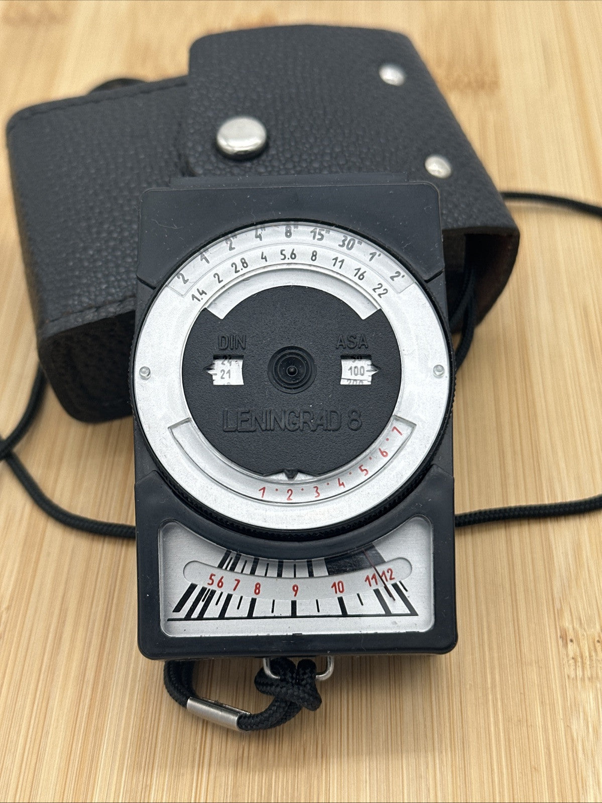 Vintage Leningrad 8 Exposure Meter Manual Analogue Light Meter with Case 