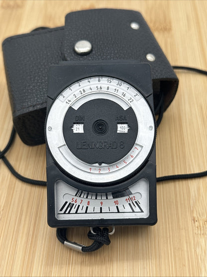 Vintage Leningrad 8 Exposure Meter Manual Analogue Light Meter with Case 