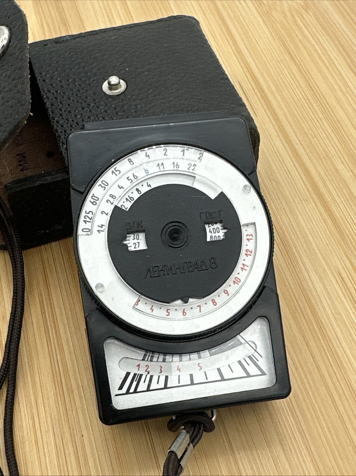 Vintage Leningrad 8 Exposure Meter Manual Analogue Light Meter Cyrillic