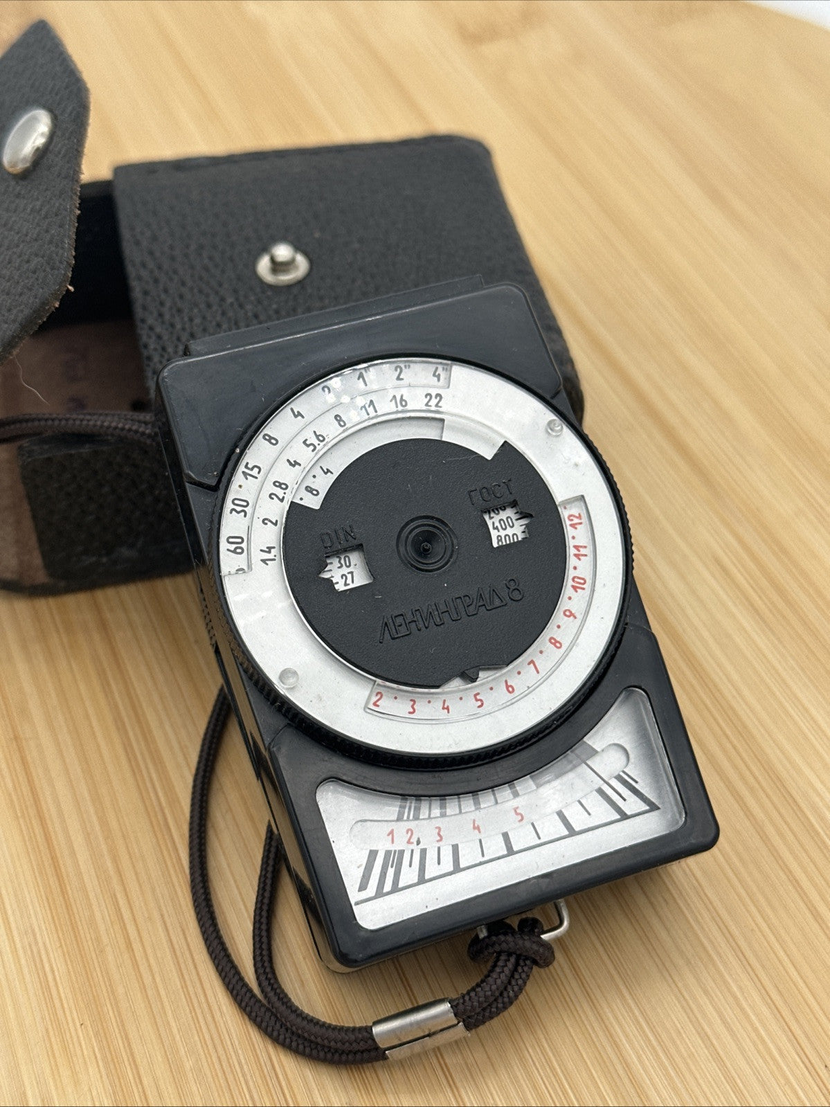 Vintage Leningrad 8 Exposure Meter Manual Analogue Light Meter Cyrillic