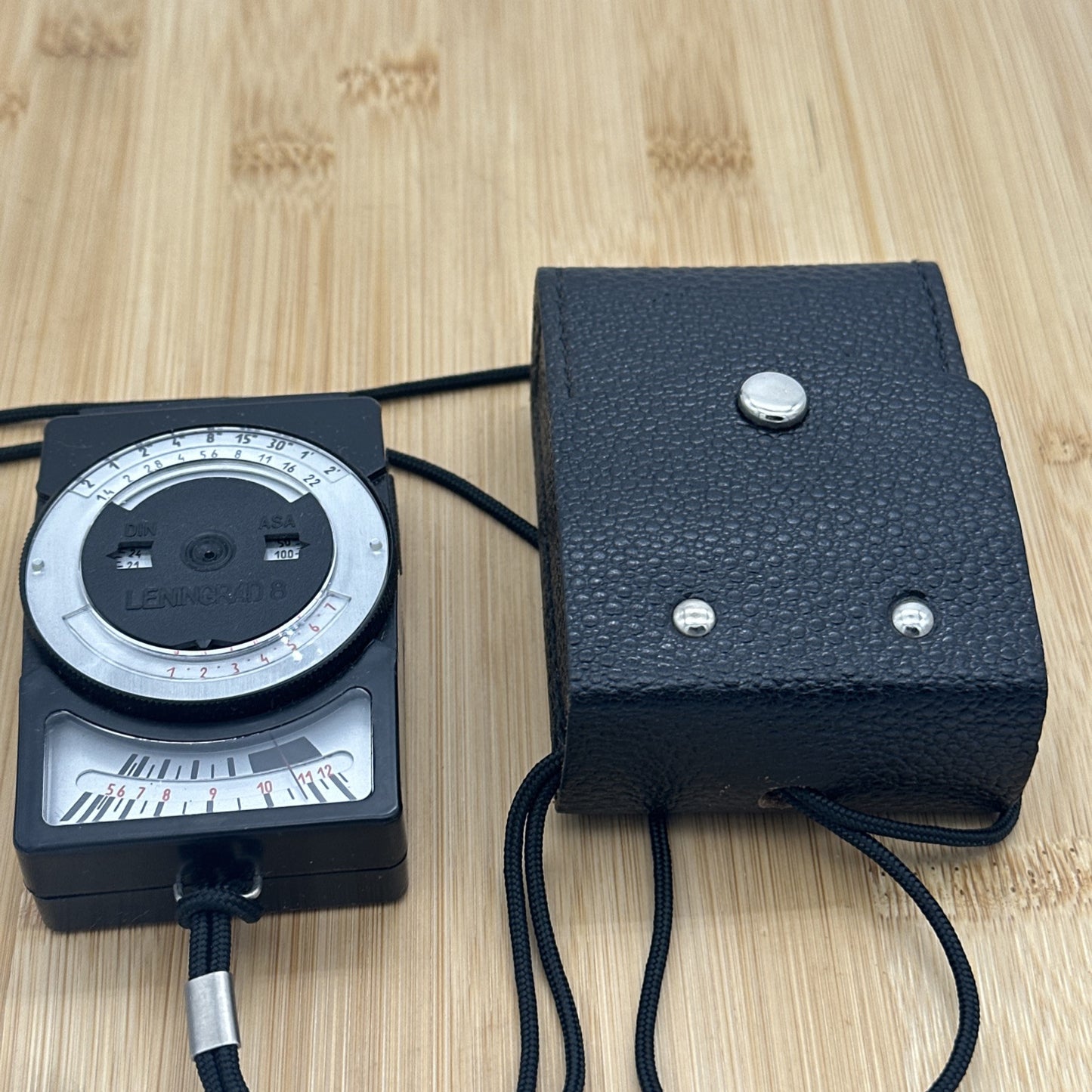 Vintage Leningrad 8 Exposure Meter Manual Analogue Light Meter with Case 