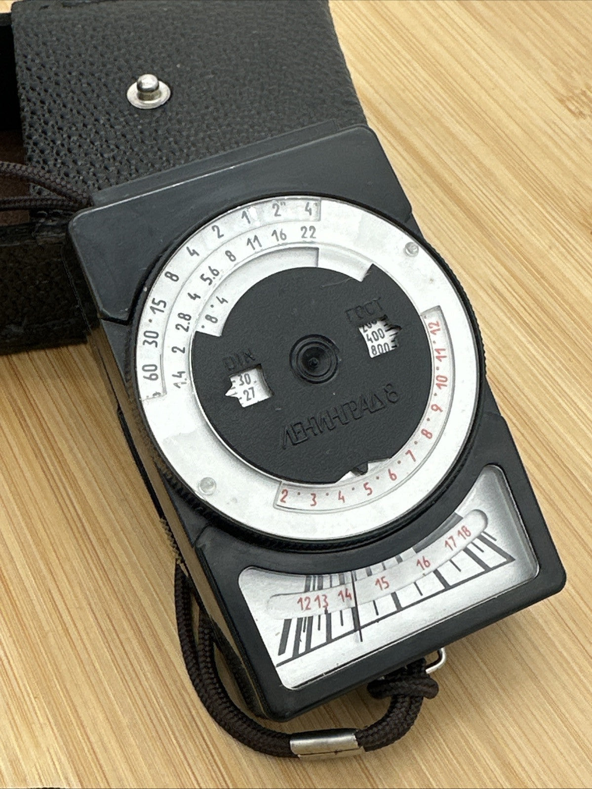 Vintage Leningrad 8 Exposure Meter Manual Analogue Light Meter Cyrillic