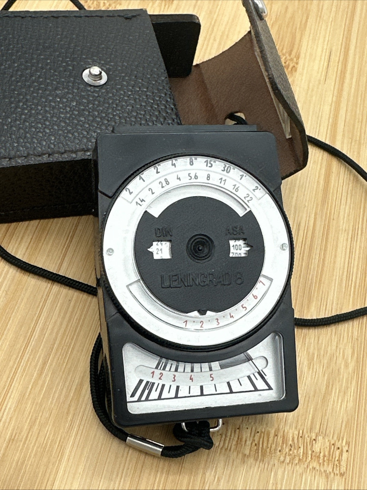 Vintage Leningrad 8 Exposure Meter Manual Analogue Light Meter with Case 