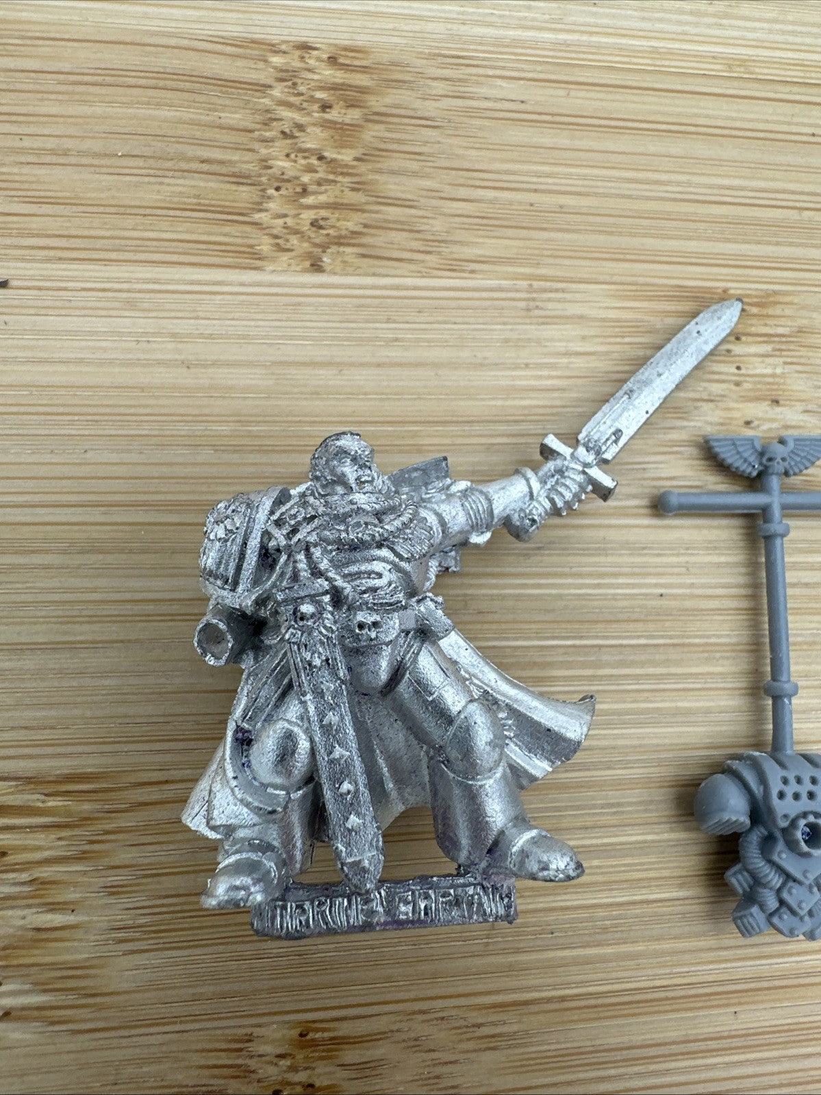Captain (B) with sword - Space Marine - Metal -