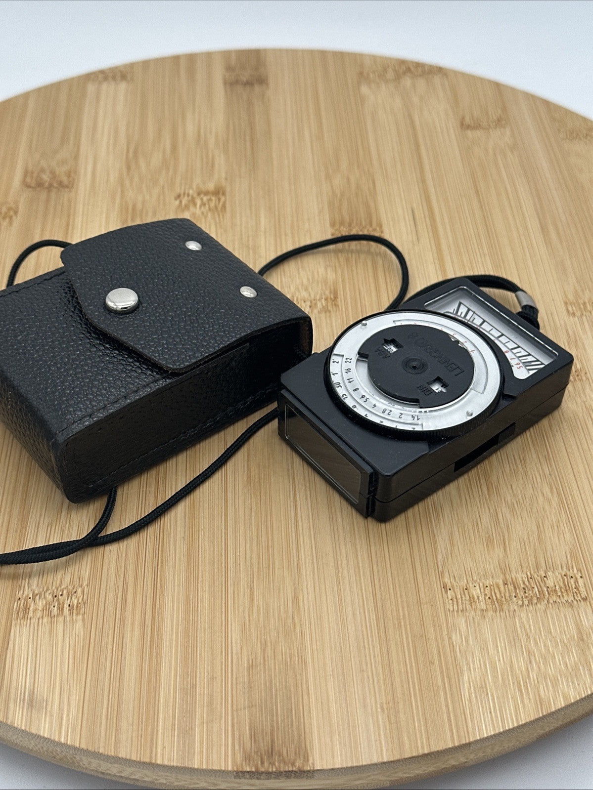Vintage Leningrad 8 Exposure Meter Manual Analogue Light Meter with Case 